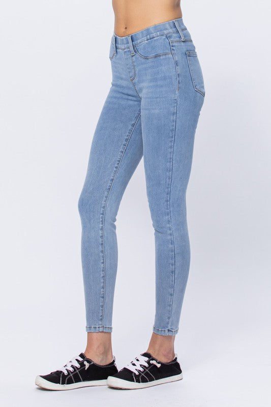 Judy Blue Curvy Jegging