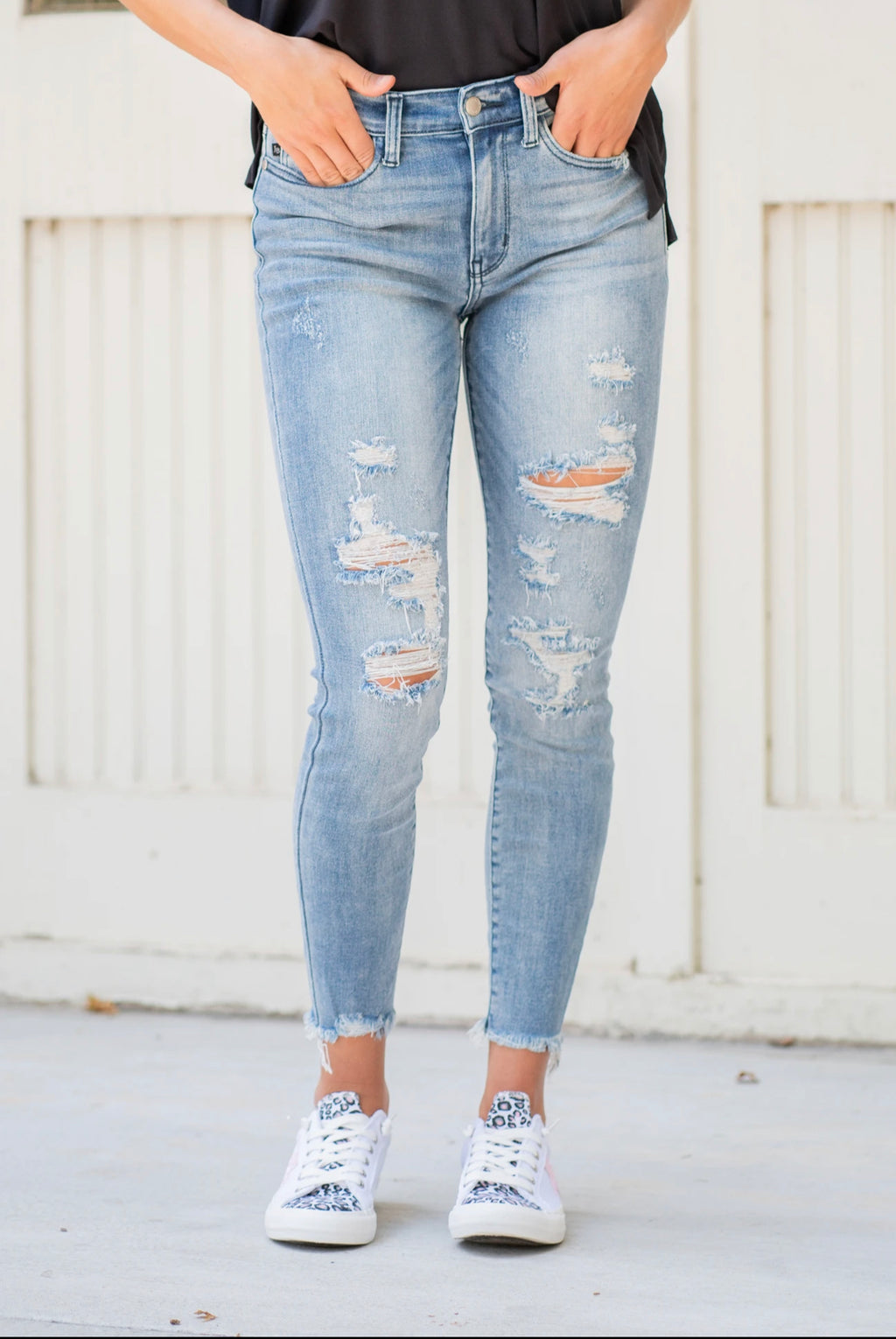 Judy Blue Frayed Hem Skinny Jeans
